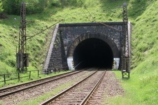 railtarget.cz/nakladni-doprava/rekordni-megaprojekt-csr-vykoupeny-krvi-na-druhy-nejdelsi-tunel-slovenska-se-dnes-kasle-12199.html?utm_source=www.seznam.cz&utm_medium=seznam_distribuce&utm_campaign=lide